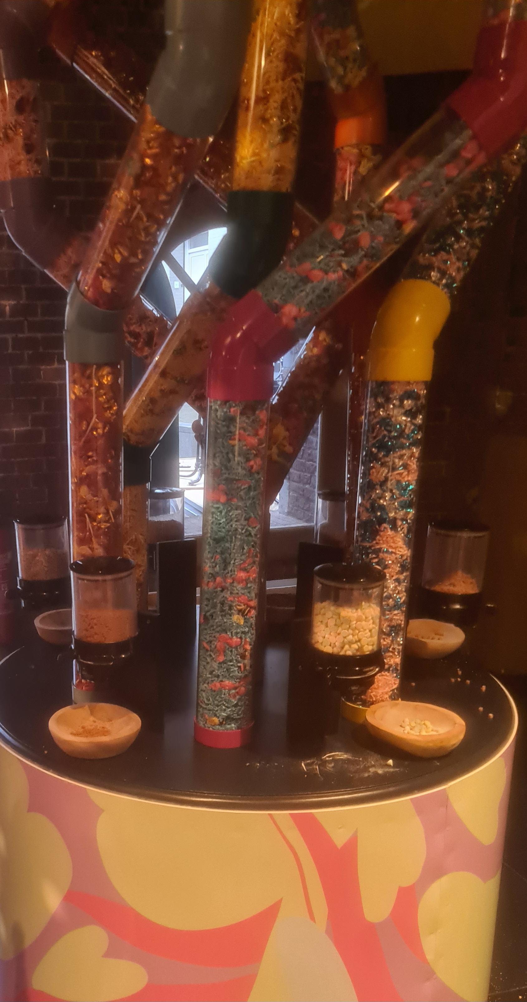 do-it-yourself ice cream topper stand