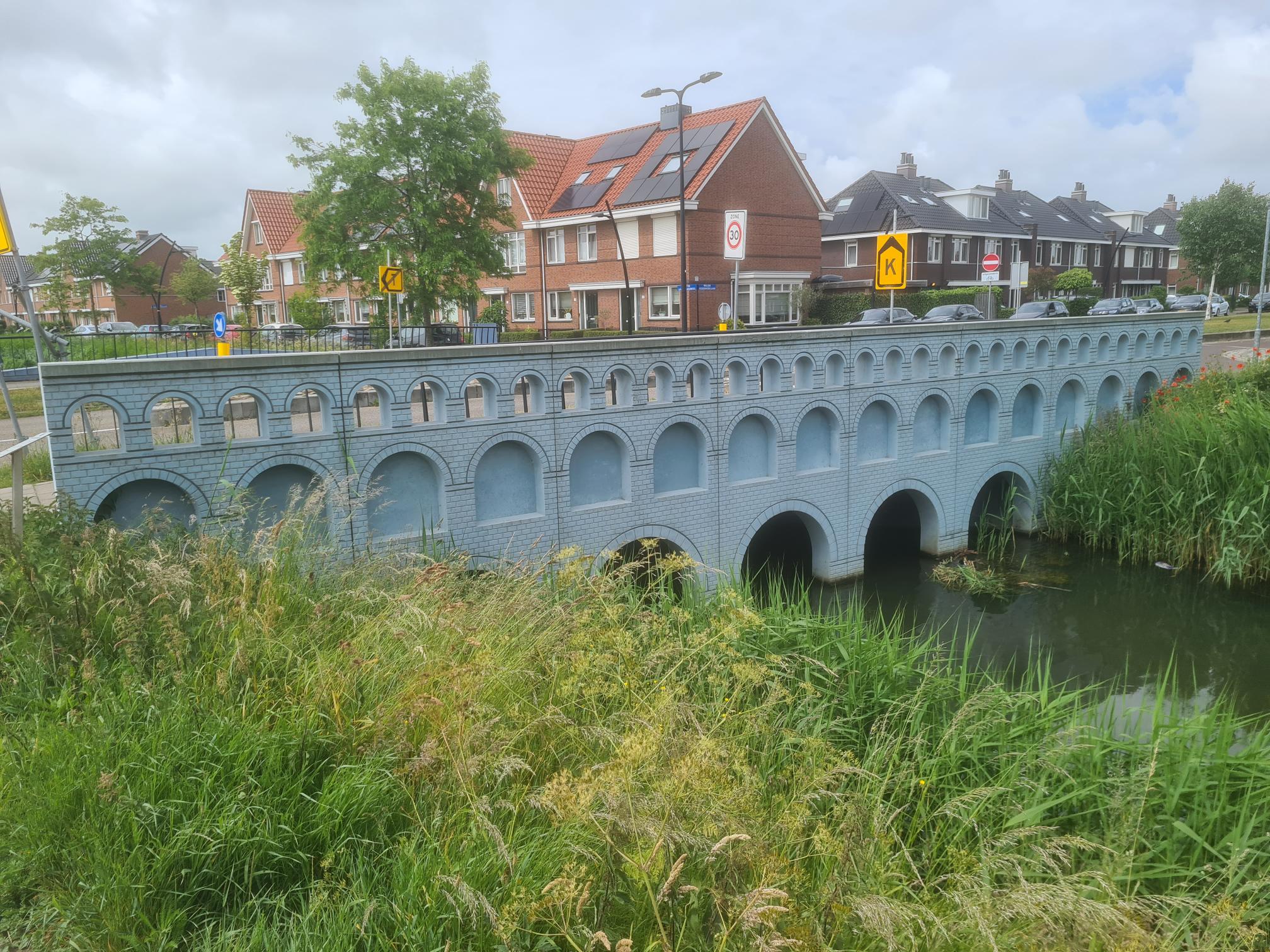 Euro note bridge