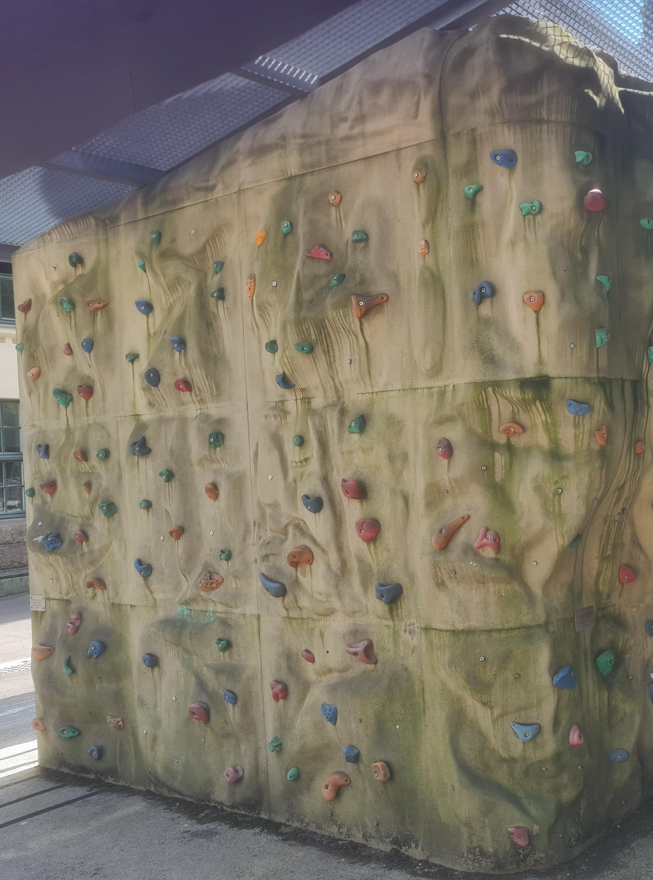 Climbing wall