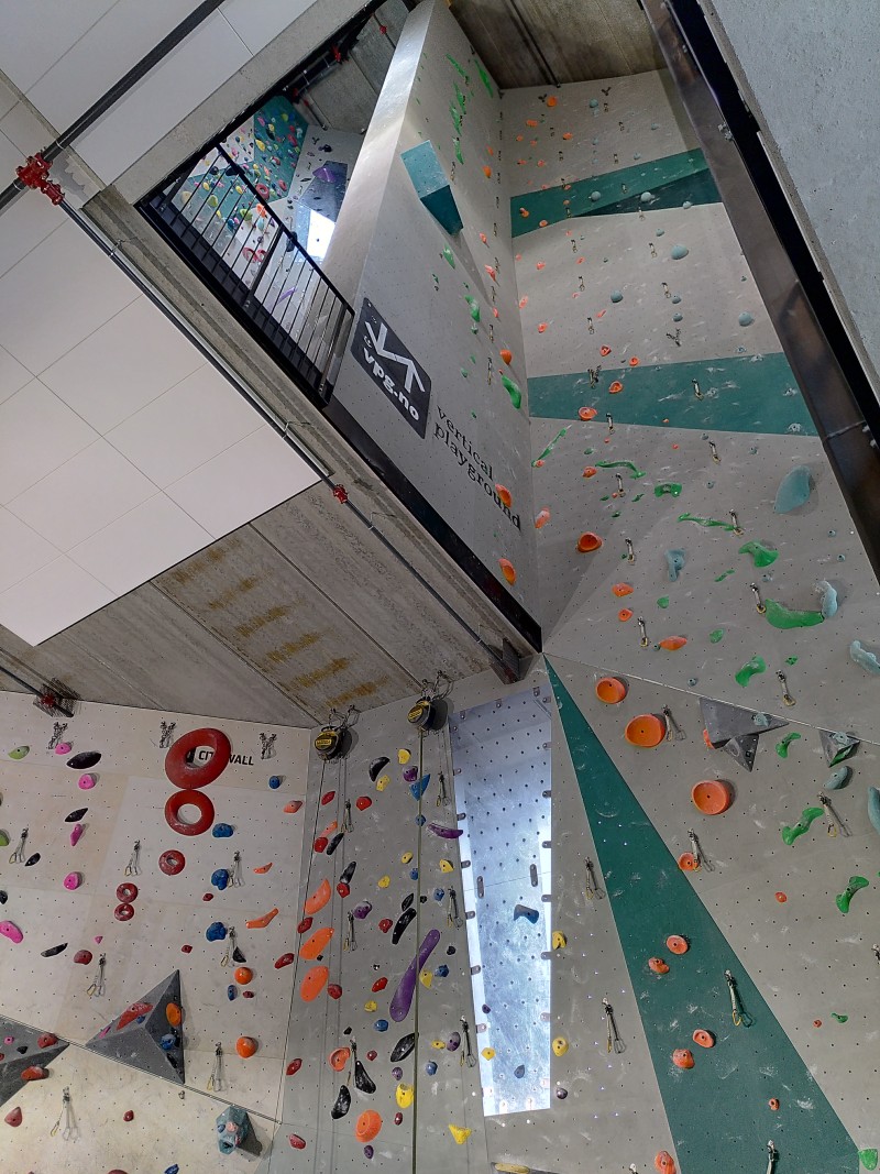Climbing wall